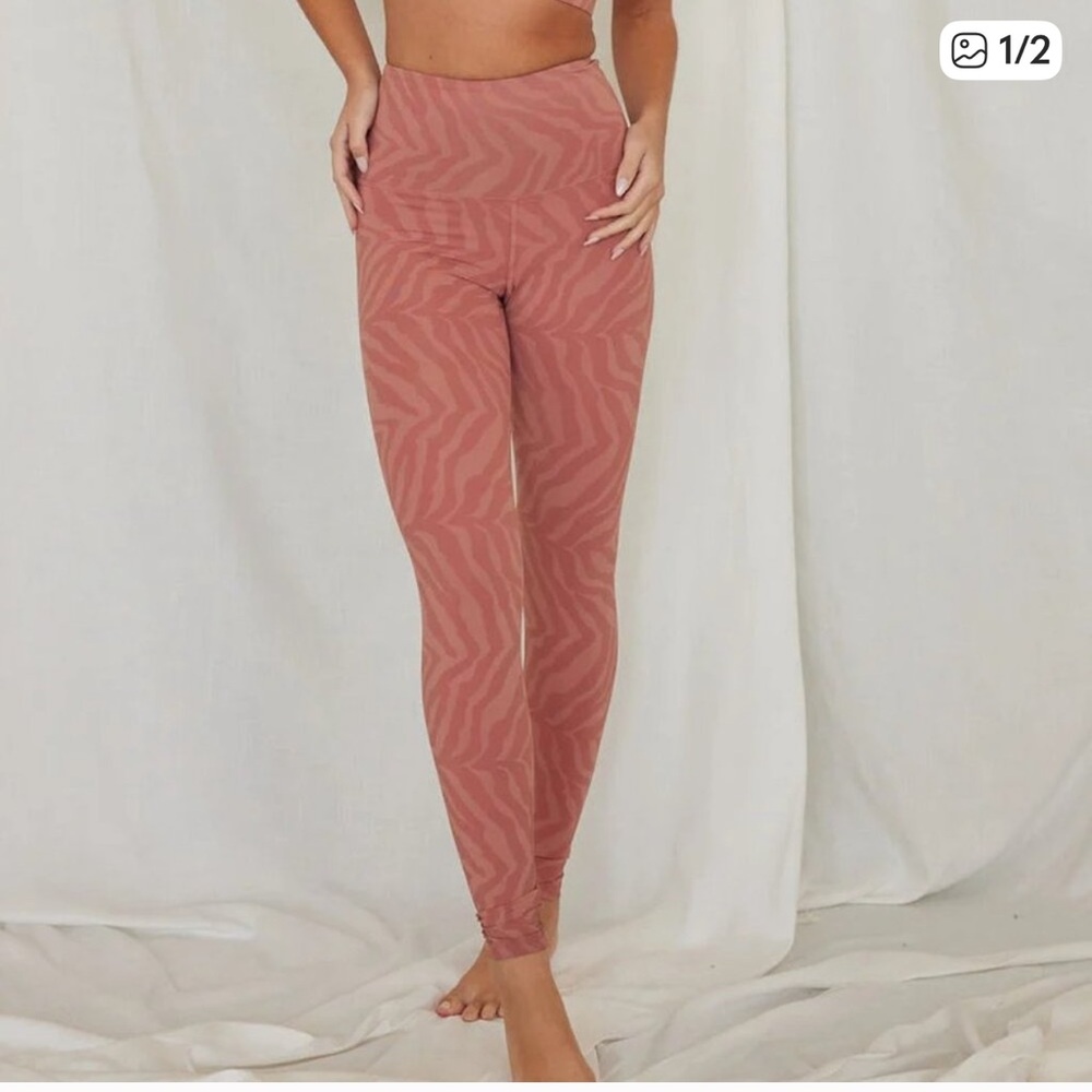NWT Strut This Scarlett Leggings in Mauve Zebra size XS